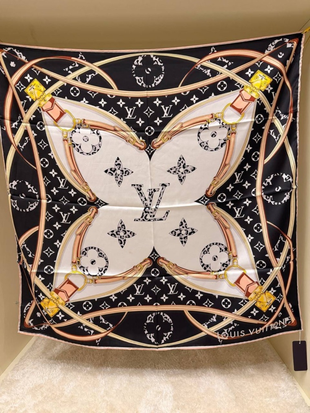 Louis Vuitton Wild At Heart Silk Scarf w/Tags 35x35 ‼️LAST ONE LEFT hijab